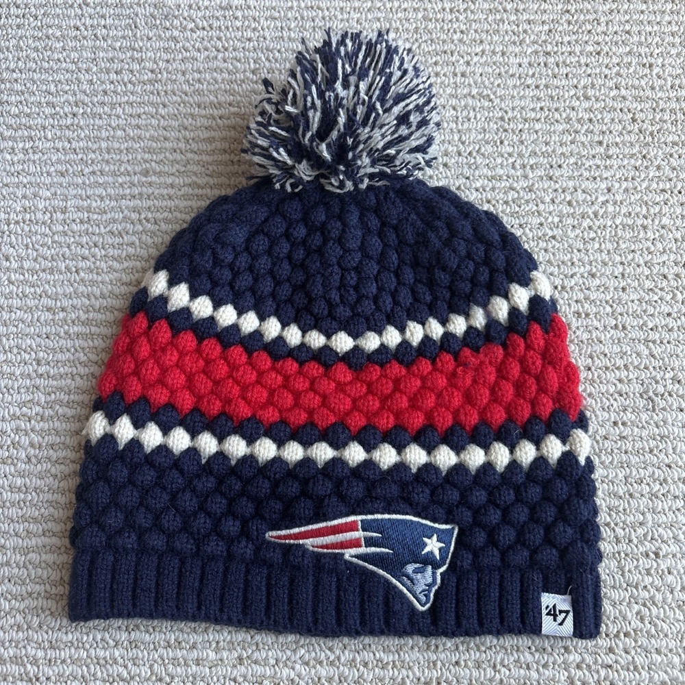 NEW ENGLAND PATRIOTS WOMAN'S NAVY POM KNIT HAT CAP BEANIE BY '47 BRAND